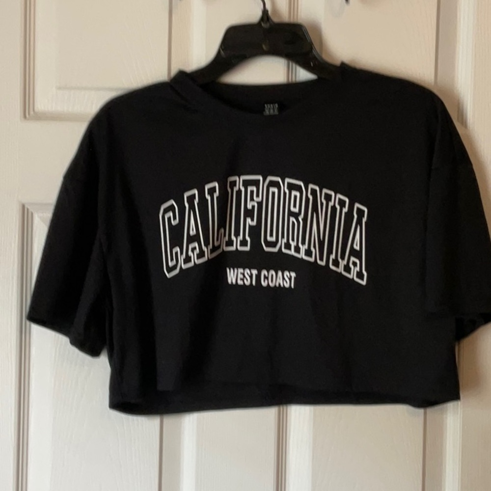 Shein Women’s California West Coast Black Cropped Short Sleeves Tee Size Medium